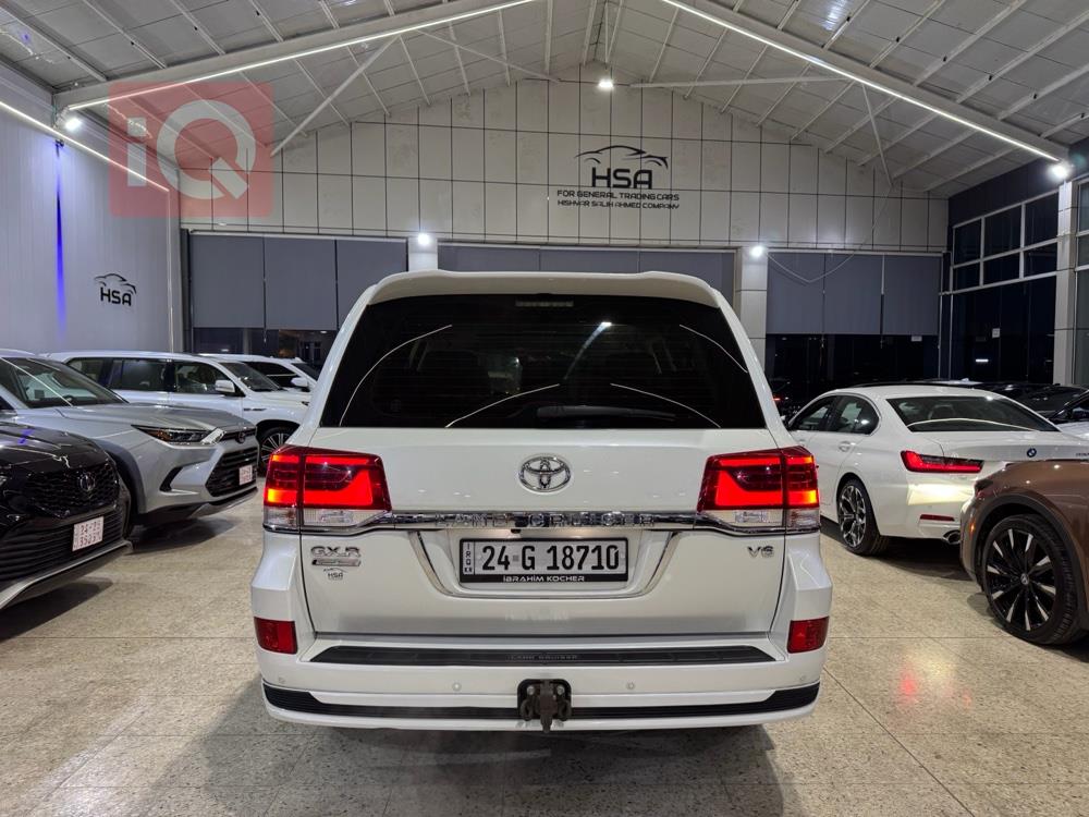 تۆیۆتا لاند کروزەر